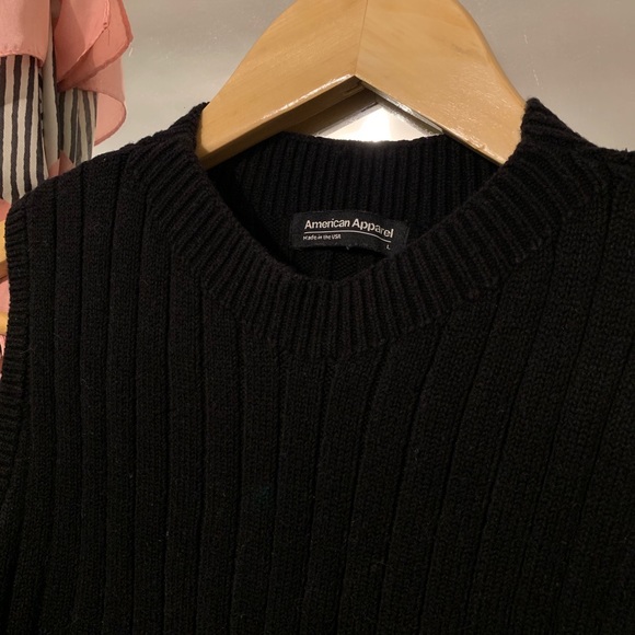 Top - Picture 2 of 3